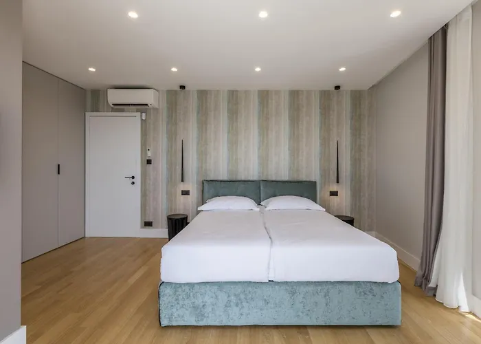 Beachfront Luxury Luce, Featuring A Heated Pool, Fitness Area, And Sauna Potomje