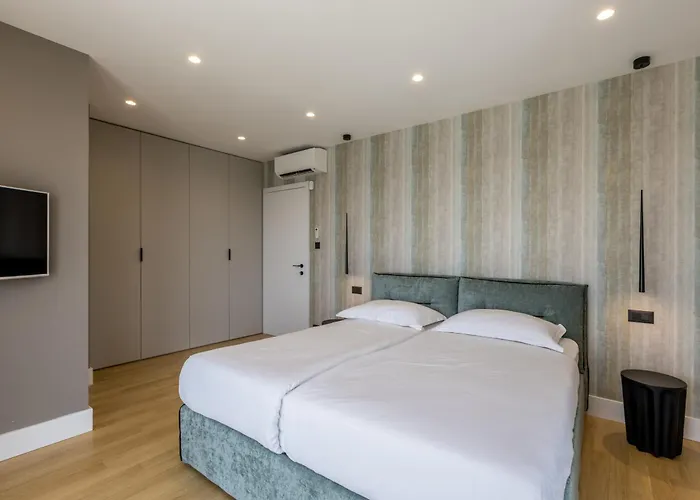 Beachfront Luxury Luce, Featuring A Heated Pool, Fitness Area, And Sauna * Potomje