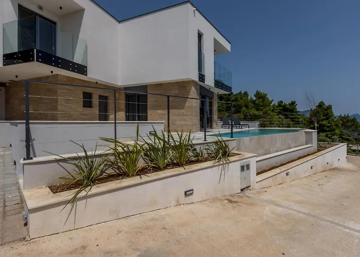 Willa Beachfront Luxury Luce, Featuring A Heated Pool, Fitness Area, And Sauna Potomje