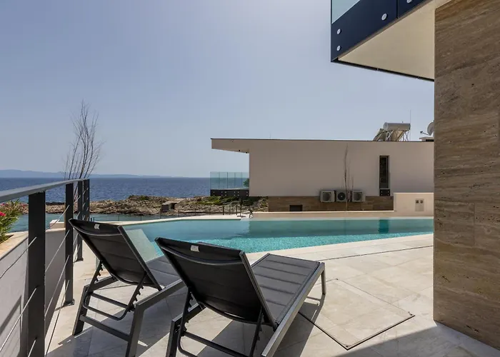 Willa Beachfront Luxury Luce, Featuring A Heated Pool, Fitness Area, And Sauna