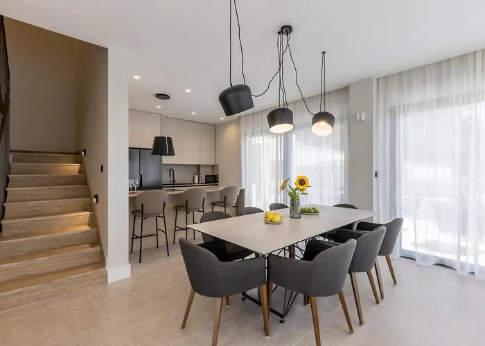 Beachfront Luxury Luce, Featuring A Heated Pool, Fitness Area, And Sauna Willa *