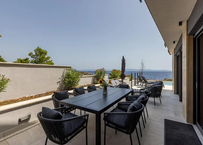 Beachfront Luxury Luce, Featuring A Heated Pool, Fitness Area, And Sauna Potomje