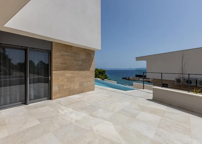 Beachfront Luxury Luce, Featuring A Heated Pool, Fitness Area, And Sauna * Potomje