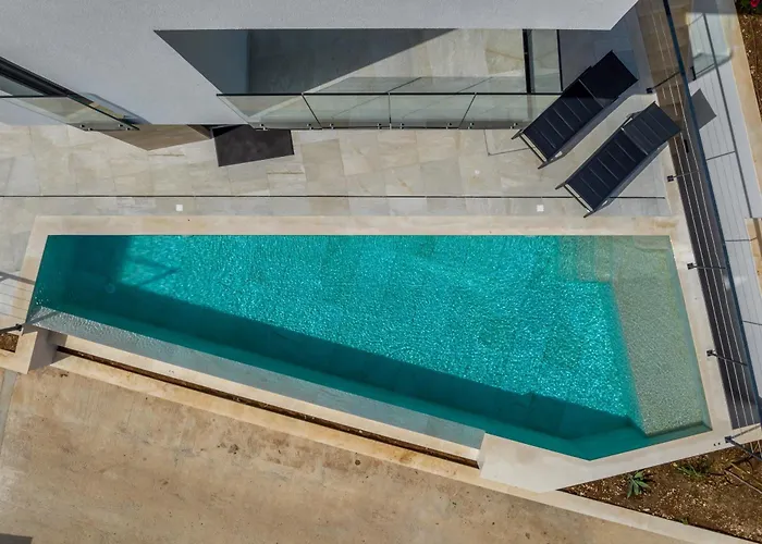 Willa Beachfront Luxury Luce, Featuring A Heated Pool, Fitness Area, And Sauna Potomje