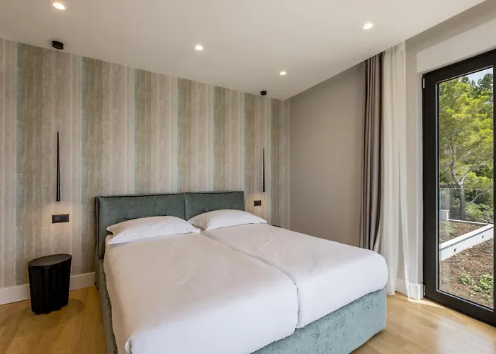 Beachfront Luxury Luce, Featuring A Heated Pool, Fitness Area, And Sauna Potomje