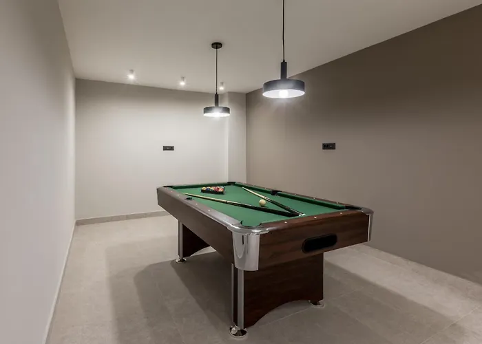 Beachfront Luxury Luce, Featuring A Heated Pool, Fitness Area, And Sauna Willa