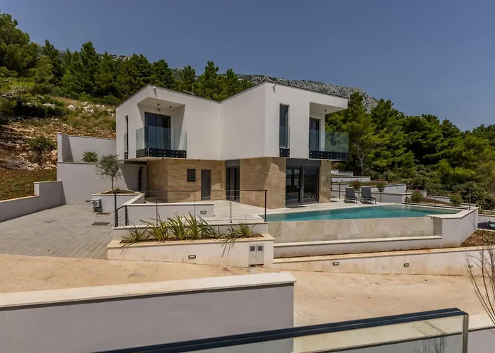 Willa Beachfront Luxury Luce, Featuring A Heated Pool, Fitness Area, And Sauna