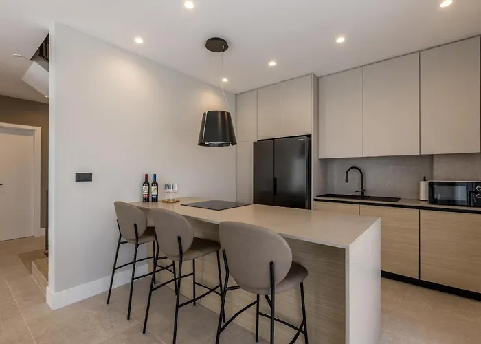 Willa Beachfront Luxury Luce, Featuring A Heated Pool, Fitness Area, And Sauna *