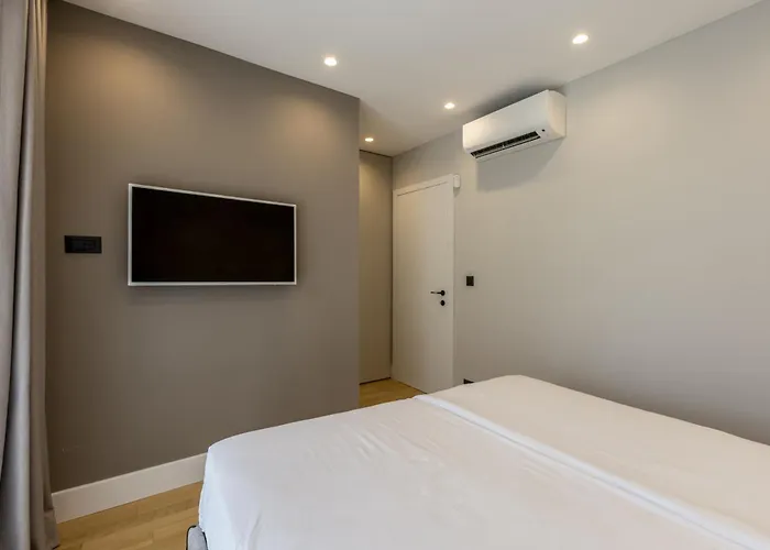 Beachfront Luxury Luce, Featuring A Heated Pool, Fitness Area, And Sauna * Potomje