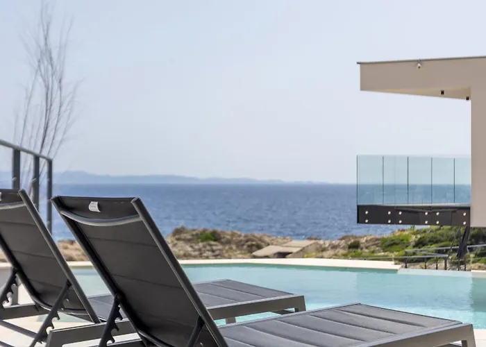Beachfront Luxury Luce, Featuring A Heated Pool, Fitness Area, And Sauna Willa *