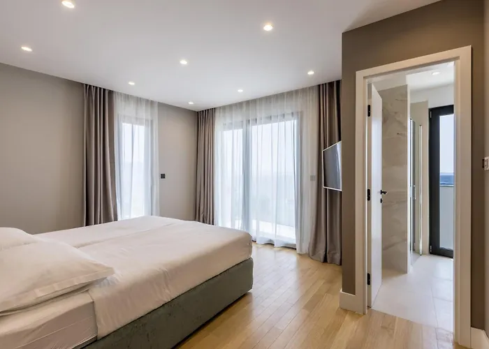 Willa Beachfront Luxury Luce, Featuring A Heated Pool, Fitness Area, And Sauna *