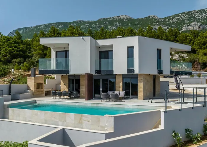 Beachfront Luxury Luce, Featuring A Heated Pool, Fitness Area, And Sauna Willa Potomje