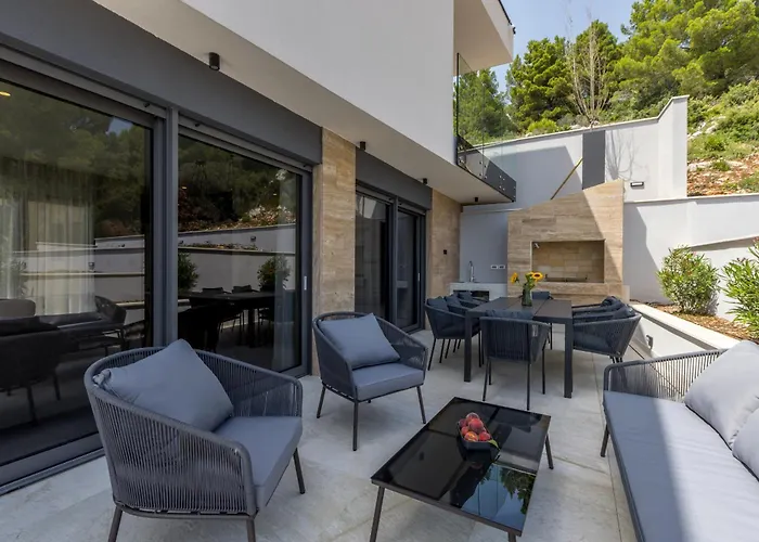 Beachfront Luxury Luce, Featuring A Heated Pool, Fitness Area, And Sauna *