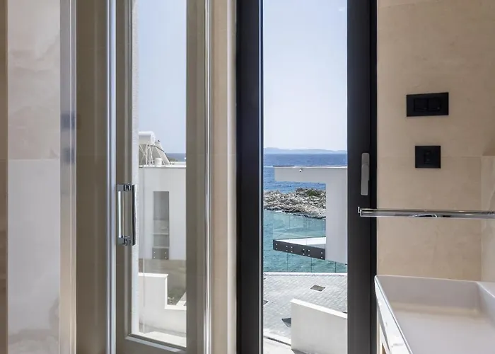 Beachfront Luxury Luce, Featuring A Heated Pool, Fitness Area, And Sauna * Potomje