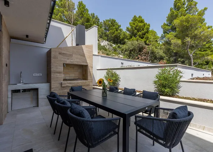 Beachfront Luxury Luce, Featuring A Heated Pool, Fitness Area, And Sauna Willa