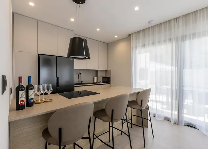 Willa Beachfront Luxury Luce, Featuring A Heated Pool, Fitness Area, And Sauna