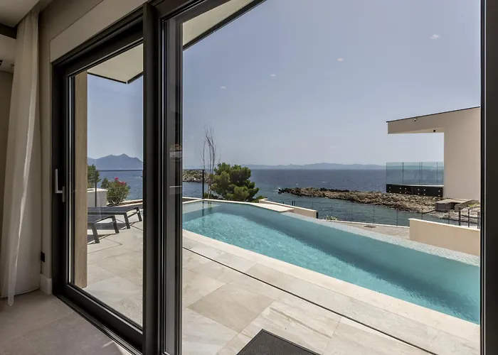 Beachfront Luxury Luce, Featuring A Heated Pool, Fitness Area, And Sauna Willa Potomje
