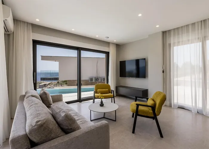 Beachfront Luxury Luce, Featuring A Heated Pool, Fitness Area, And Sauna Potomje