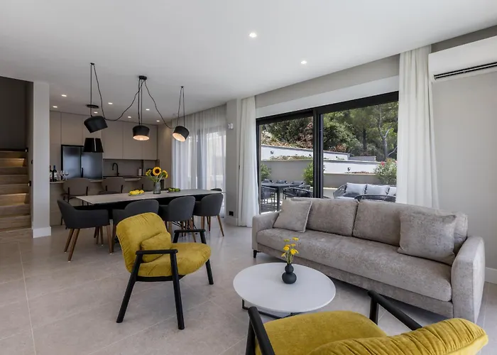 Beachfront Luxury Luce, Featuring A Heated Pool, Fitness Area, And Sauna Willa
