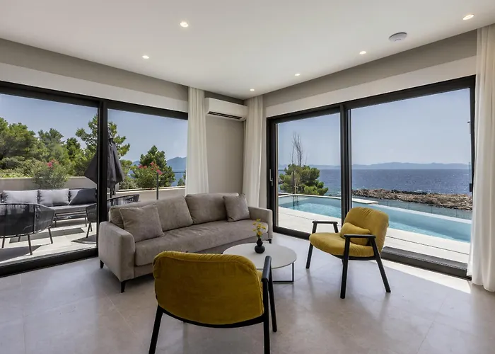 Beachfront Luxury Luce, Featuring A Heated Pool, Fitness Area, And Sauna Willa *