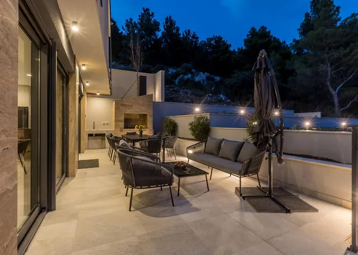 Beachfront Luxury Luce, Featuring A Heated Pool, Fitness Area, And Sauna Potomje