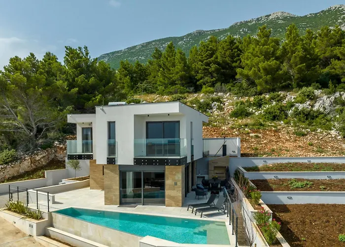Beachfront Luxury Luce, Featuring A Heated Pool, Fitness Area, And Sauna Willa Potomje